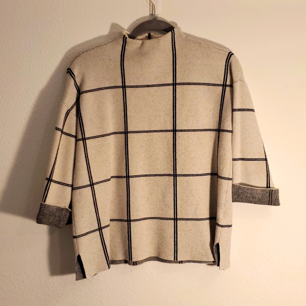 Tahari Grey sweater size L